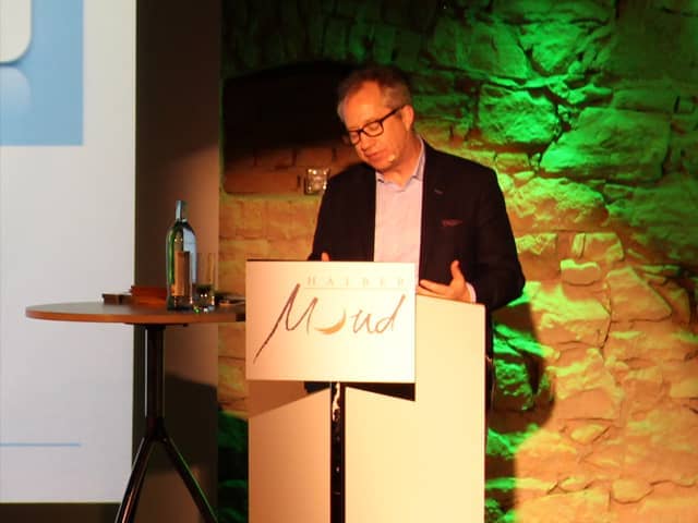 Redner zu Digitalisierung anfragen und aufzuspüren